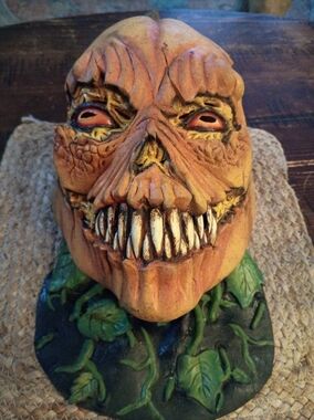 NWOT Spirit Halloween Possessed Pumpkin Mask   Pumpkin Head Horror Scary